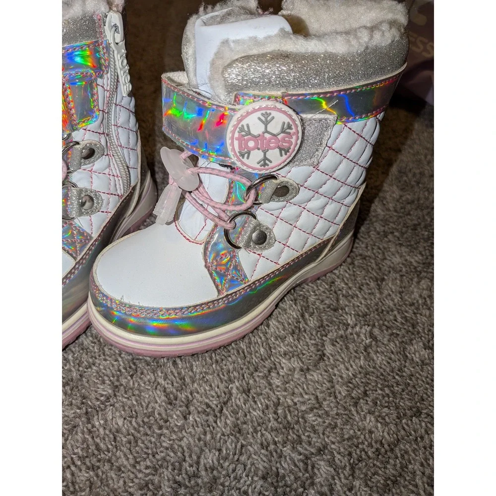 Totes Toddler Girls White Holographic Iridescent Faux Fur Snow Boots Size 8T